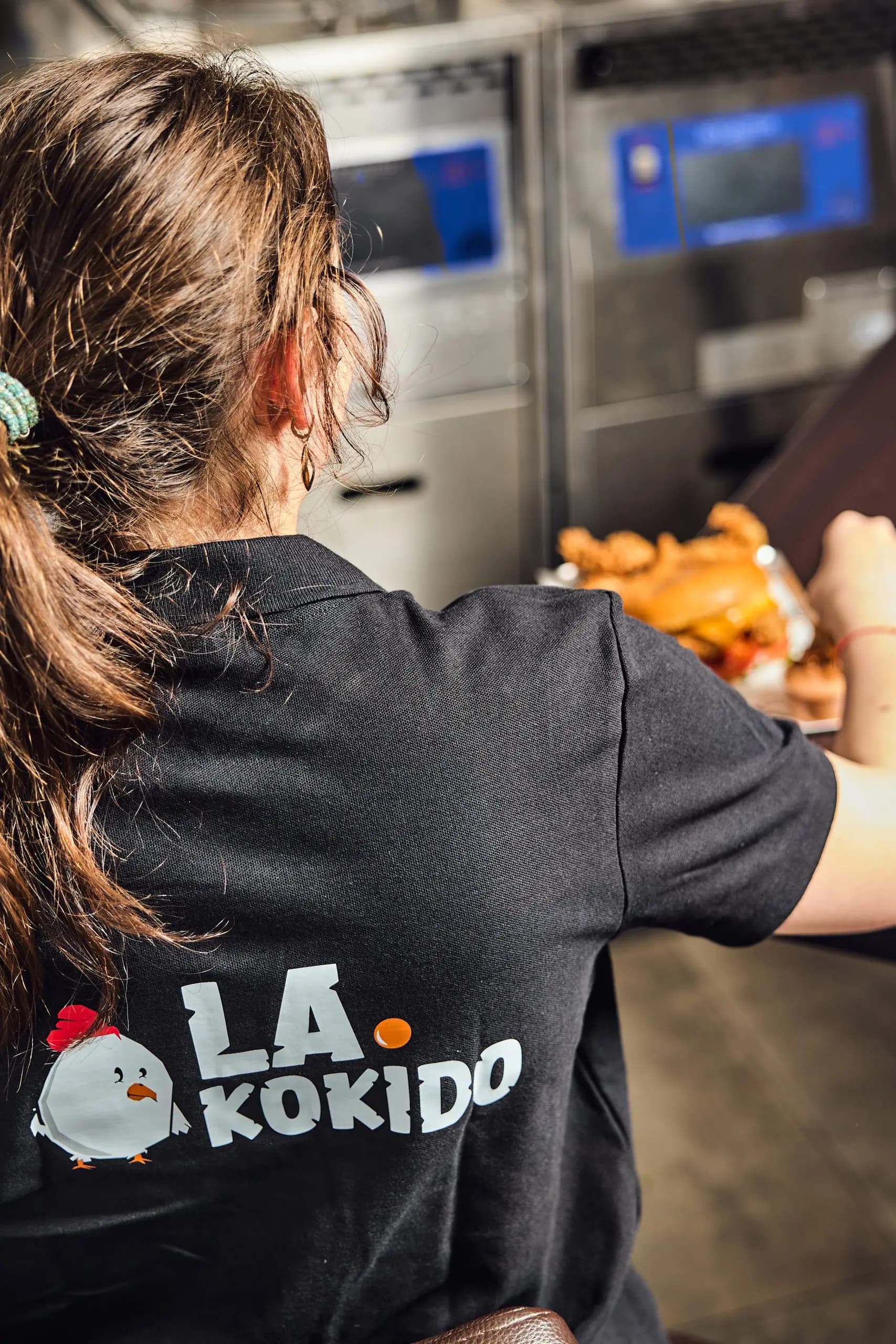 La Kokido operator preparing fried chicken